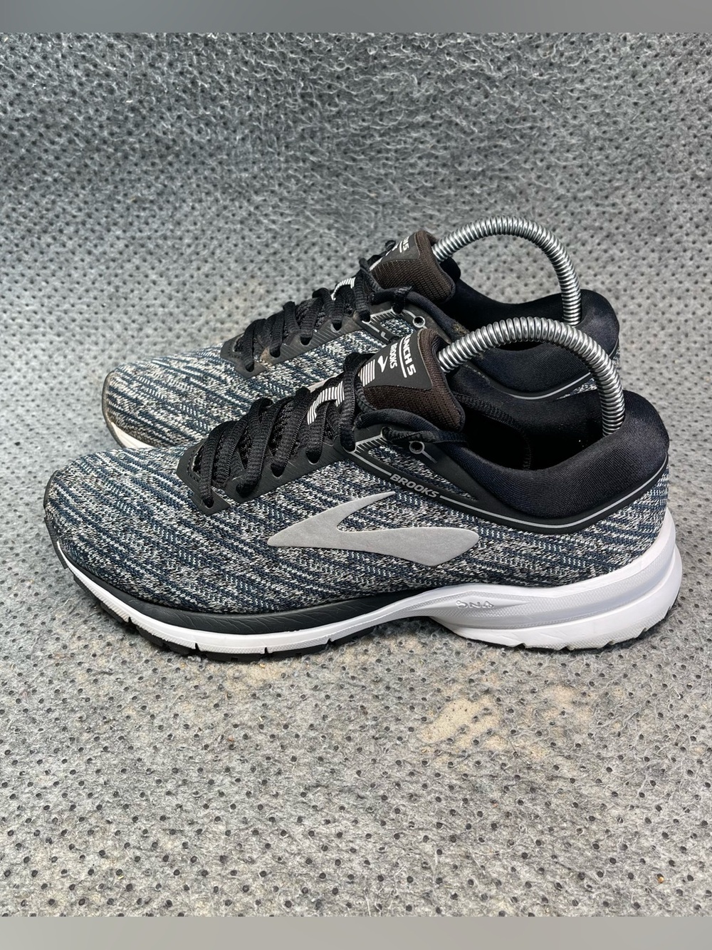 Brooks Launch 5 Black White Running Shoes Size 8.5 Women’s